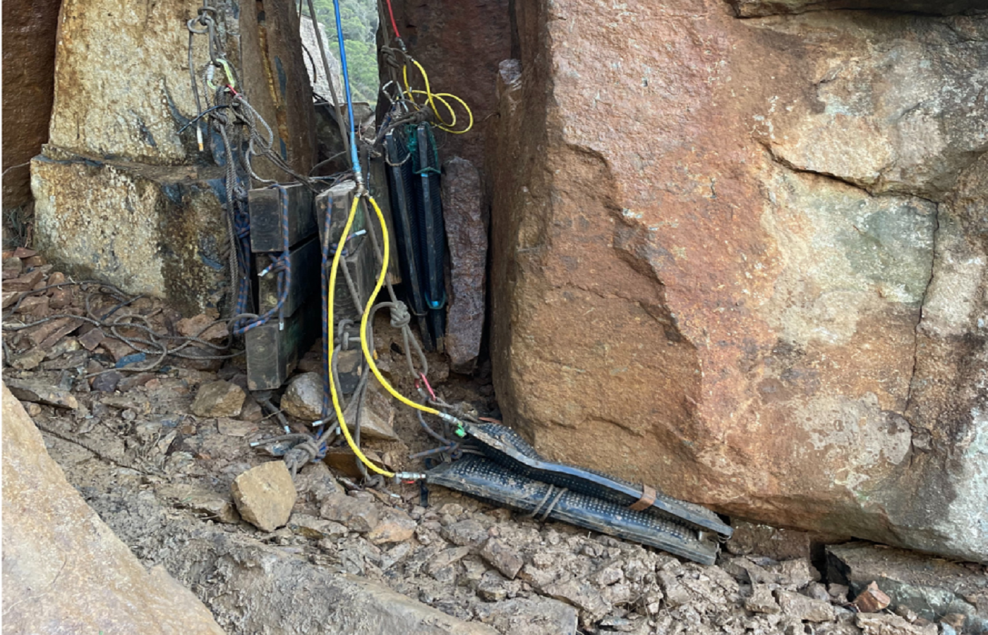AIR BAGS ROCK SCALING