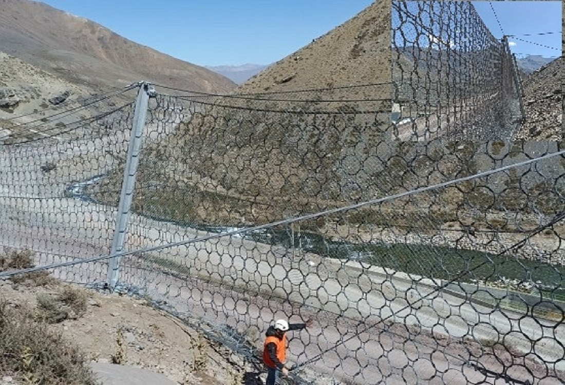 حماية المنحدرات بواسطة الشبك السداسي المدعم بالحلقات الدائرية